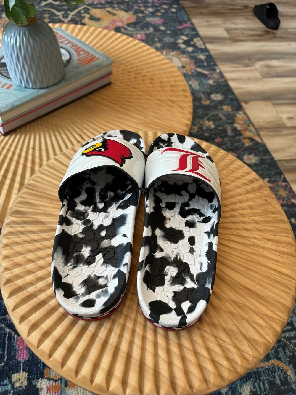 Louisville Cardinals Slide Hype Co Slydr Sandal NWOT Shower Beach Shoes M9/W11